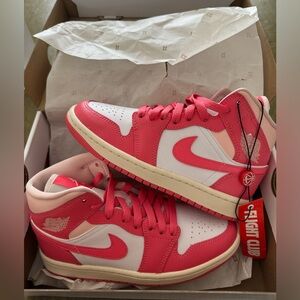 Women’s Air Jordan 1Mid White/Sea Coral Atmosphere Sz 5 New in Box